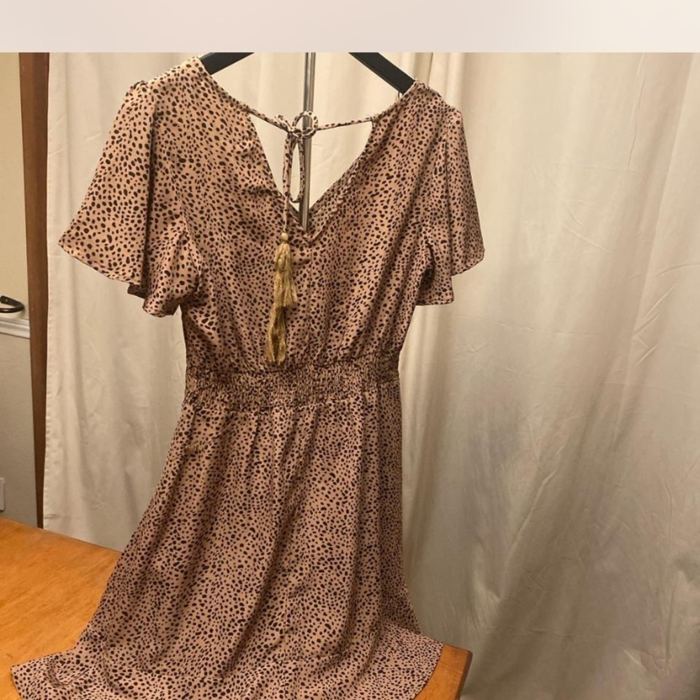 Chic V-Neck Flutter Sleeve Mini Dress - Picture 3 of 8